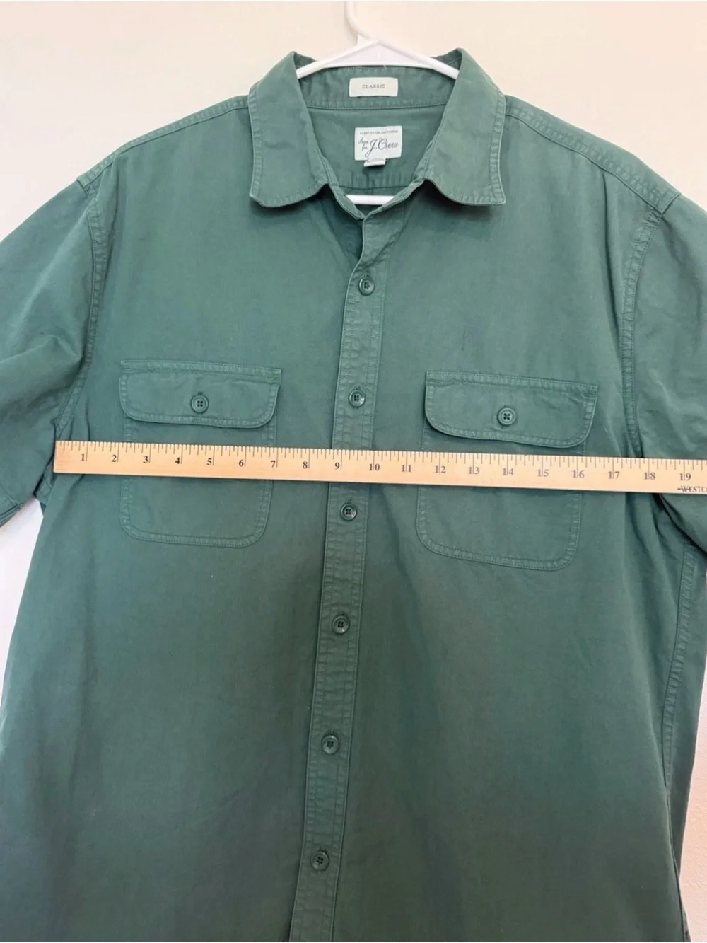 J. Crew Men’s Short-Sleeve Button-Down Shirt in Deep Green
